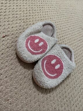 Amazon Cream Plush Slip-On Kids Slippers with Pink Smiley